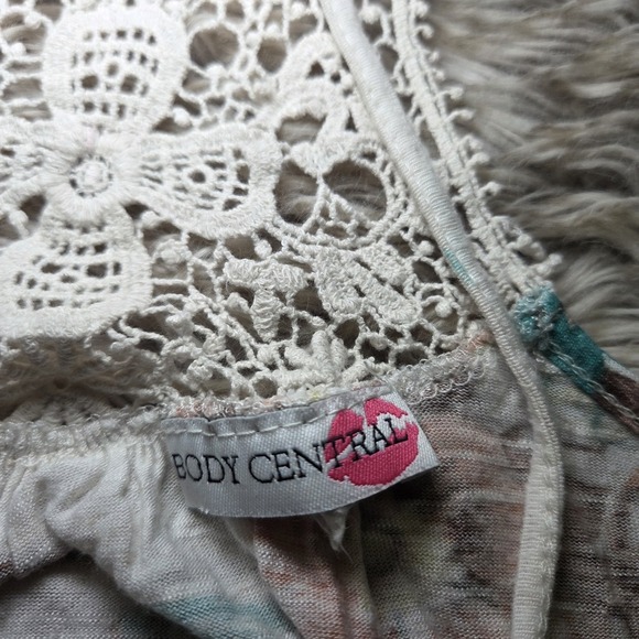 Body Central Floral Crochet Back Tank Top Spaghetti Strap Boho Size M Y2K - Picture 6 of 7